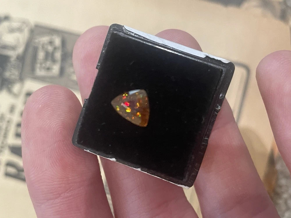 100% Natural 2.04ct 8.5x6.5mm Trillion Cut Yellow Sphene High Rainbow Luster