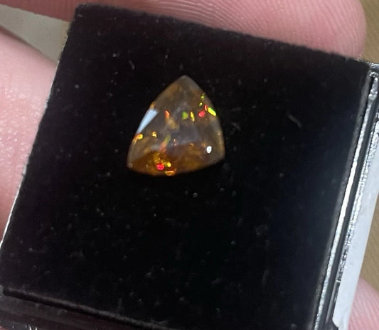 100% Natural 2.04ct 8.5x6.5mm Trillion Cut Yellow Sphene High Rainbow Luster