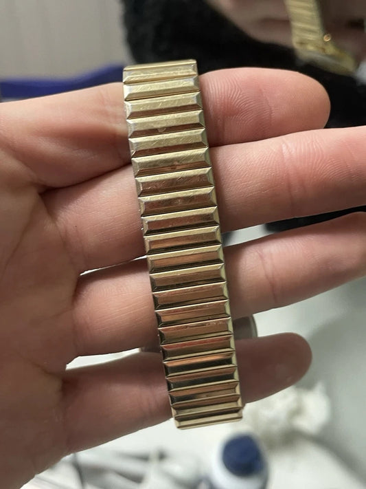 1986 GUESS Vintage Watch Collection Yellow Gold Tone Stretch Band Needs Battery